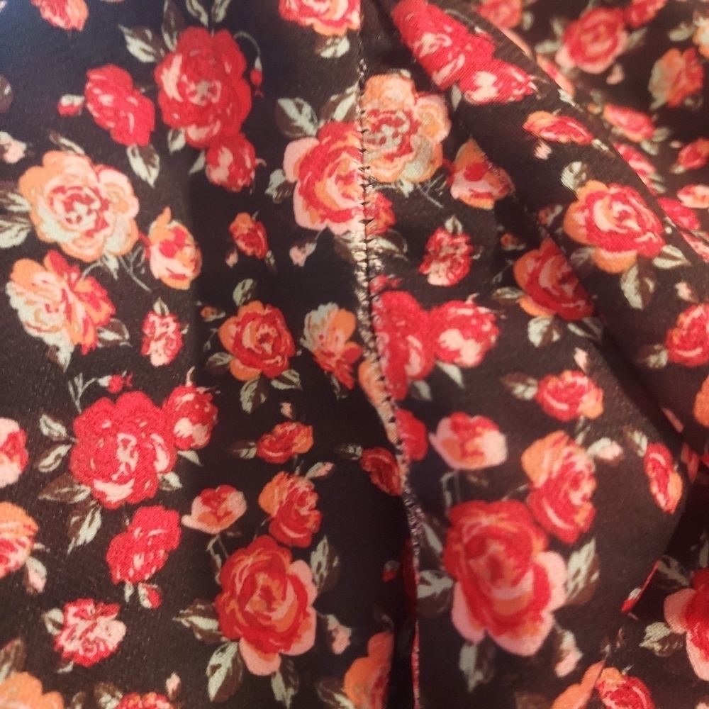 Love On A Hanger Black, Red & Pink Floral Open Front Blazer in Size XL - Picture 12 of 12